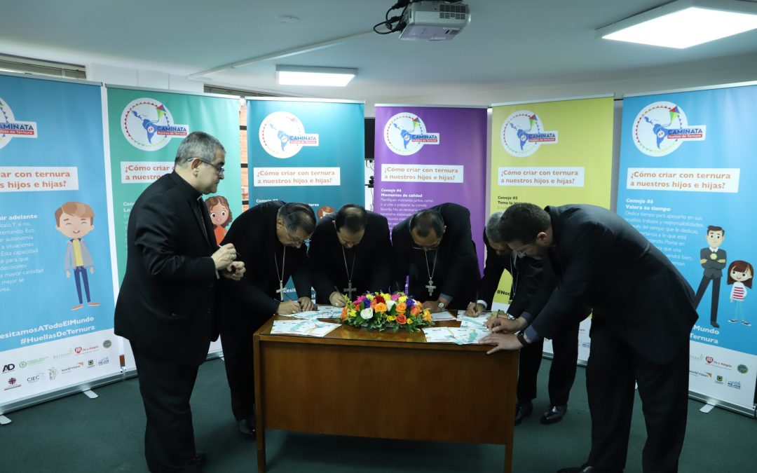Iglesia colombiana firma pacto por una crianza con ternura