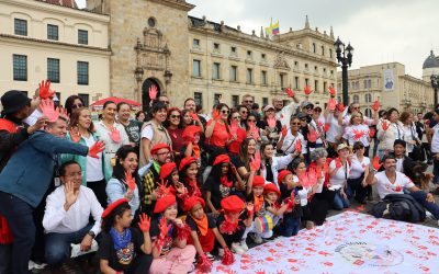 Día de las Manos Rojas: Nunca más niñas, niños y adolescentes en la guerra | Está en nuestras manos.