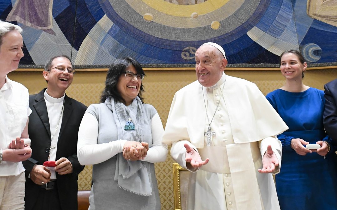 El Legado del Papa Francisco: Cómo el Papa consolidó la Labor Social de la Iglesia a Través de Cáritas en Colombia y el Mundo.